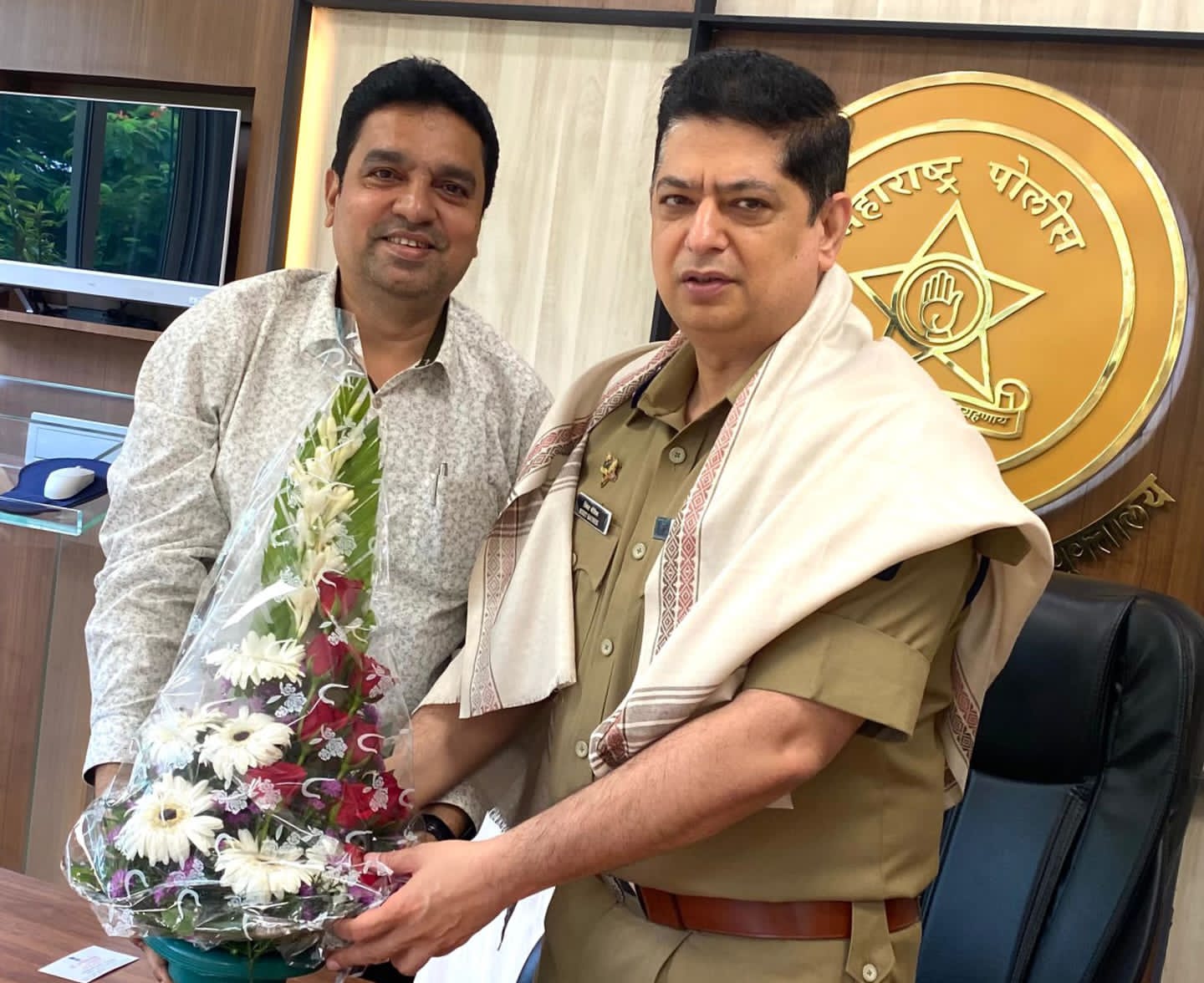 नव नियुक्त पुलिस आयुक्त निकेत कौशिक से मिले डॉ आसिफ शेख 