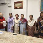 उदासीन संगत आश्रम मंदिर के संपत्ति को भूमाफियों द्वारा विक्रय के मामले को लेकर भाजपा जिला मंत्री मंजू सागर कसौधन ने किरायदारों के साथ पूर्व मंत्री व विधायक सुल्तानपुर मा. विनोद सिंह जी से की मुलाकात।