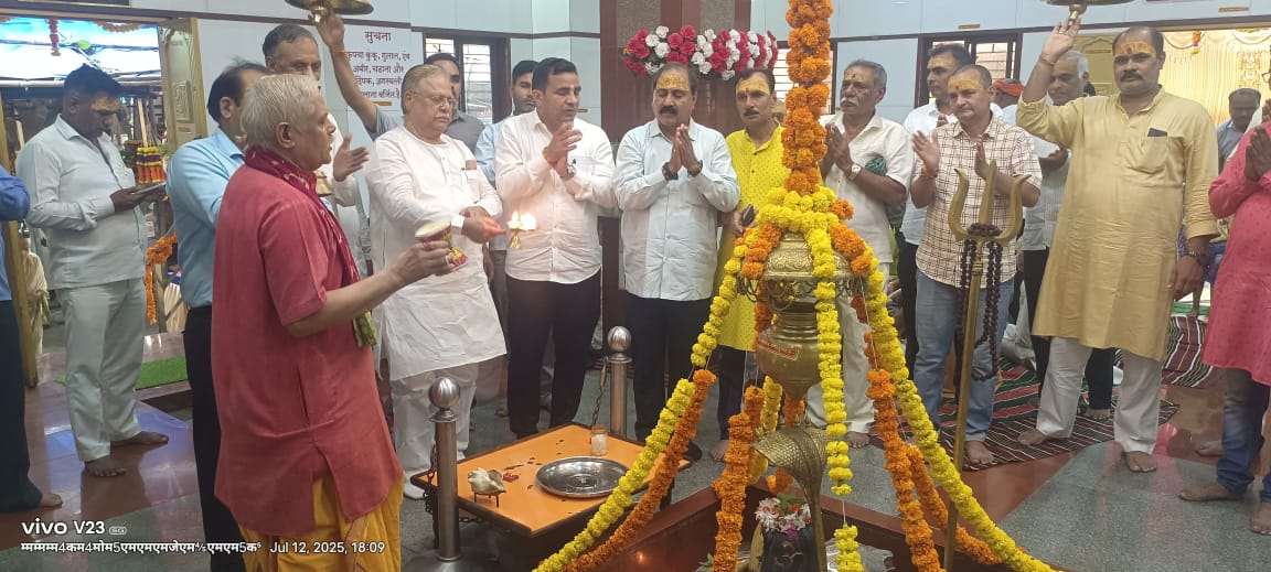 काशी विश्वनाथ मंदिर में धूम धाम से मनाया गया स्थापना दिवस