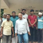 रामपुर फीडर में बिजली कटौती को लेकर ग्रामीणों ने किया धरना प्रदर्शन