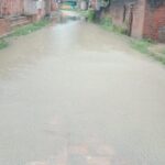 बारिश से बंधवा-भटहर प्रधानमंत्री ग्राम सड़क पर जलजमाव