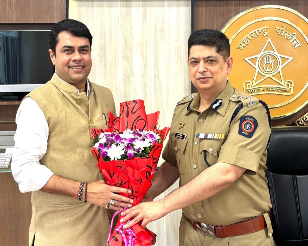 पुलिस आयुक्त निकेत कौशिक से मिले बीजेपी नेता एड रवि व्यास 