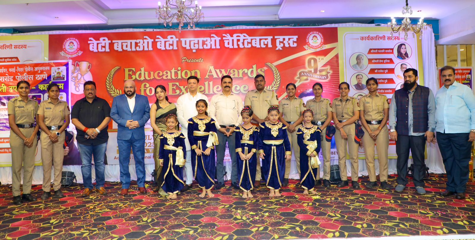 बेटी बचाओ बेटी पढ़ाओ चैरिटेबल ट्रस्ट ने किया मेधावी बच्चों का सम्मान