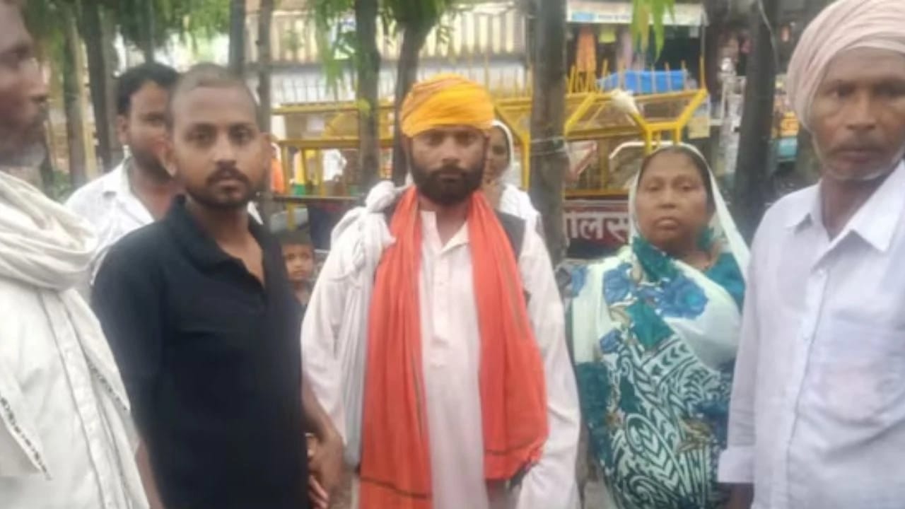 13 वर्ष पूर्व घर से गायब हुआ युवक साधु बन लौटा, परिजनों ने पहचाना ,युवक ने धारण किया मौन 