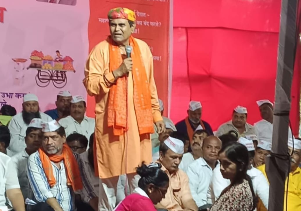 पुलिस और बीएमसी से परेशान फेरीवालों ने निकाला विरोध मोर्चा