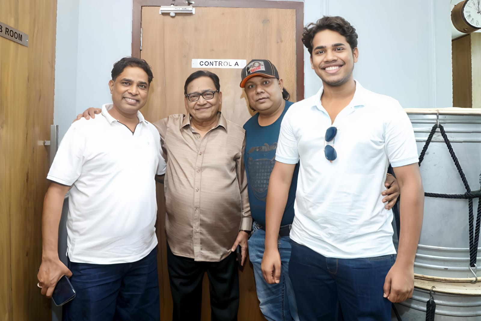 "बेवफा हसीना " से होगा अगम कुमार निगम का कम बैक