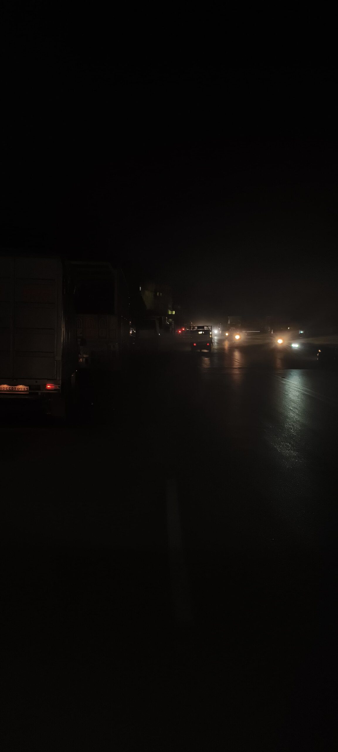 वाराणसी में सड़को पर लाइट की समस्या, आवा गमन में यात्रियों को हो रही है असुविधा