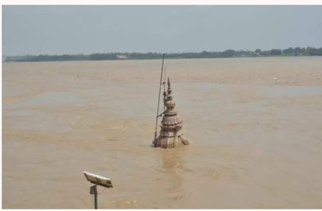 वाराणसी में जलसैलाब से लोगो में कहर, जलस्तर में देखने को मिली वृद्धि
