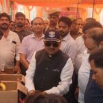 *एक गांव के पंद्रह भूमिहीन बनवासियों को जिलाधिकारी का सौगात*