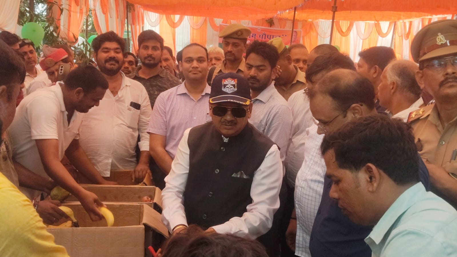 *एक गांव के पंद्रह भूमिहीन बनवासियों को जिलाधिकारी का सौगात*