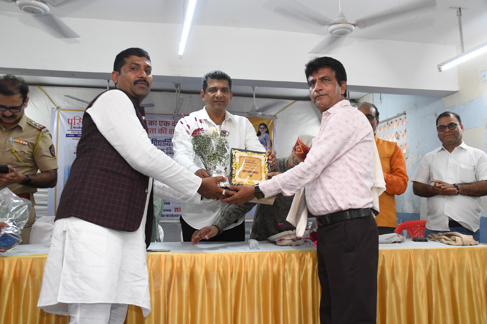 समाज में बदलाव लाने का काम कर रहा है परिवर्तन फाउंडेशन – असलम शेख