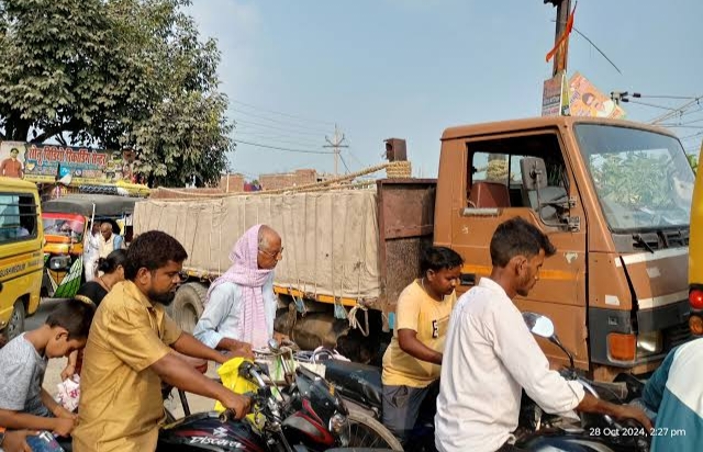 पाराकमाल-गोरारी मार्ग पर यातायात व्यवस्था चरमराई