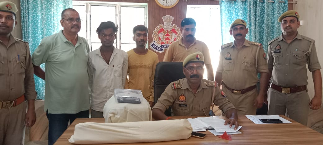 दो चोर गिरफ्तार चोरी का वीडियो कैमरा बरामद 