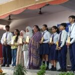 रिज़वी लर्नर्स फाउंडेशन डे के अवसर पर स्कूल के विद्यार्थियों ने बुजुर्गों और दिव्यांगों के साथ बाँटा अपनापन