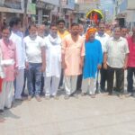 कस्बे से पहली बार निकाली गई 151 फिट लम्बी विशाल तिरंगा कांवड यात्रा