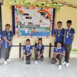 बोर्ड डेकोरेशन में ब्लू हाउस अव्वल