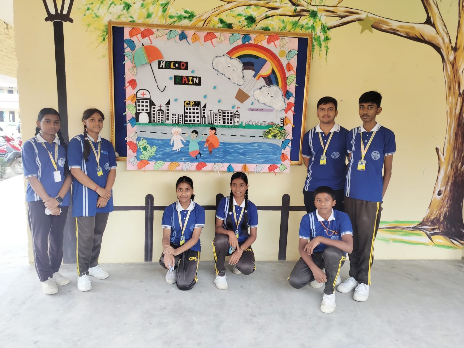 बोर्ड डेकोरेशन में ब्लू हाउस अव्वल