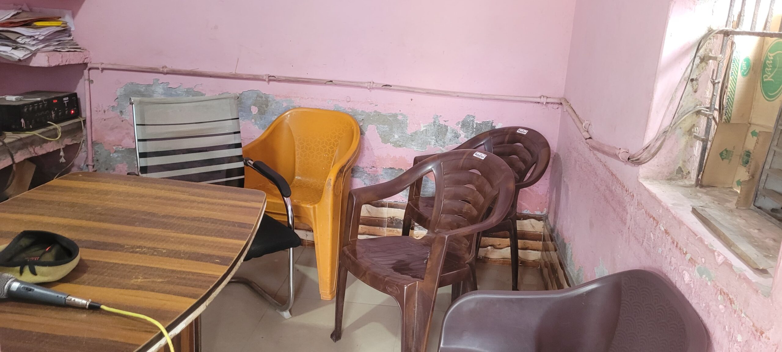 एटा: रोडवेज पुलिस चौकी घंटों खाली, कानून व्यवस्था पर उठे सवाल, दिनदहाड़े अपहरण और मारपीट की घटनाएं बढ़ीं