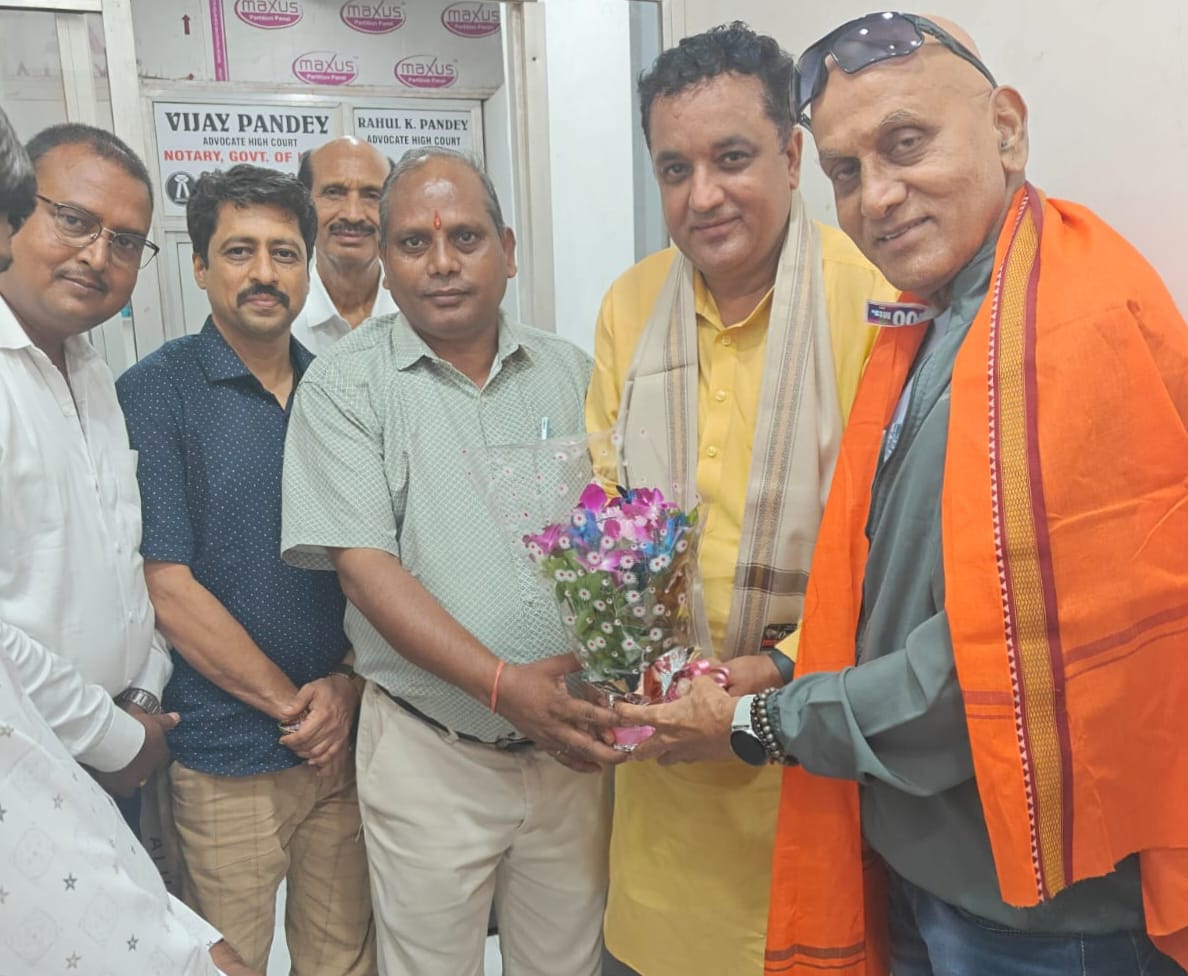 वरिष्ठ समाजसेवी राजेंद्र टोक्सिया का मुंबई में किया गया सम्मान 