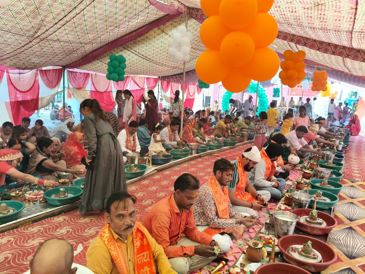 सारनाथ महादेव मंदिर पर आयोजित किया गया 108 पार्थिव शिवलिंग पूजन व सामूहिक महारुद्राभिषेक