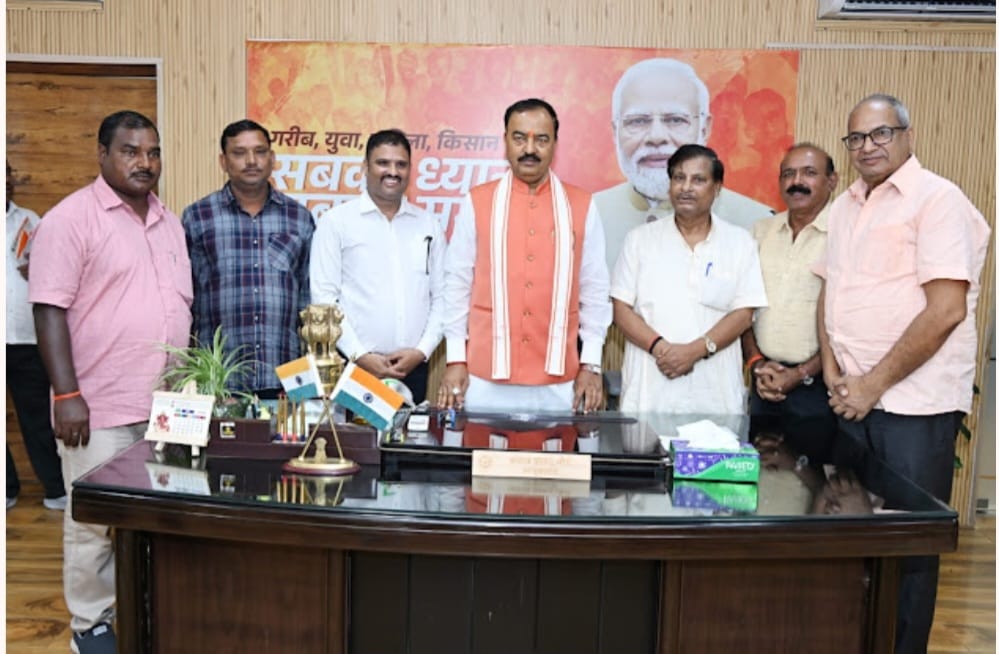 *नगर सिंगाही के सम्भ्रांत लोगों ने कस्बे के विकास को लेकर उपमुख्यमंत्री से की मुलाकात*