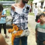 विद्युत कनेक्शन काटने से नाराज़ लोगों ने लाइनमैन को खंभे से बांधा