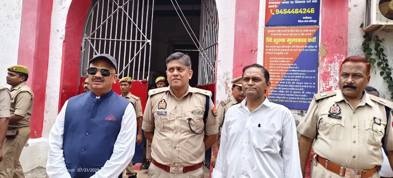 *जौनपुर: डीएम, एसपी ने एडीजे प्रथम व सीडीओ संग किया जिला जेल का निरीक्षण*