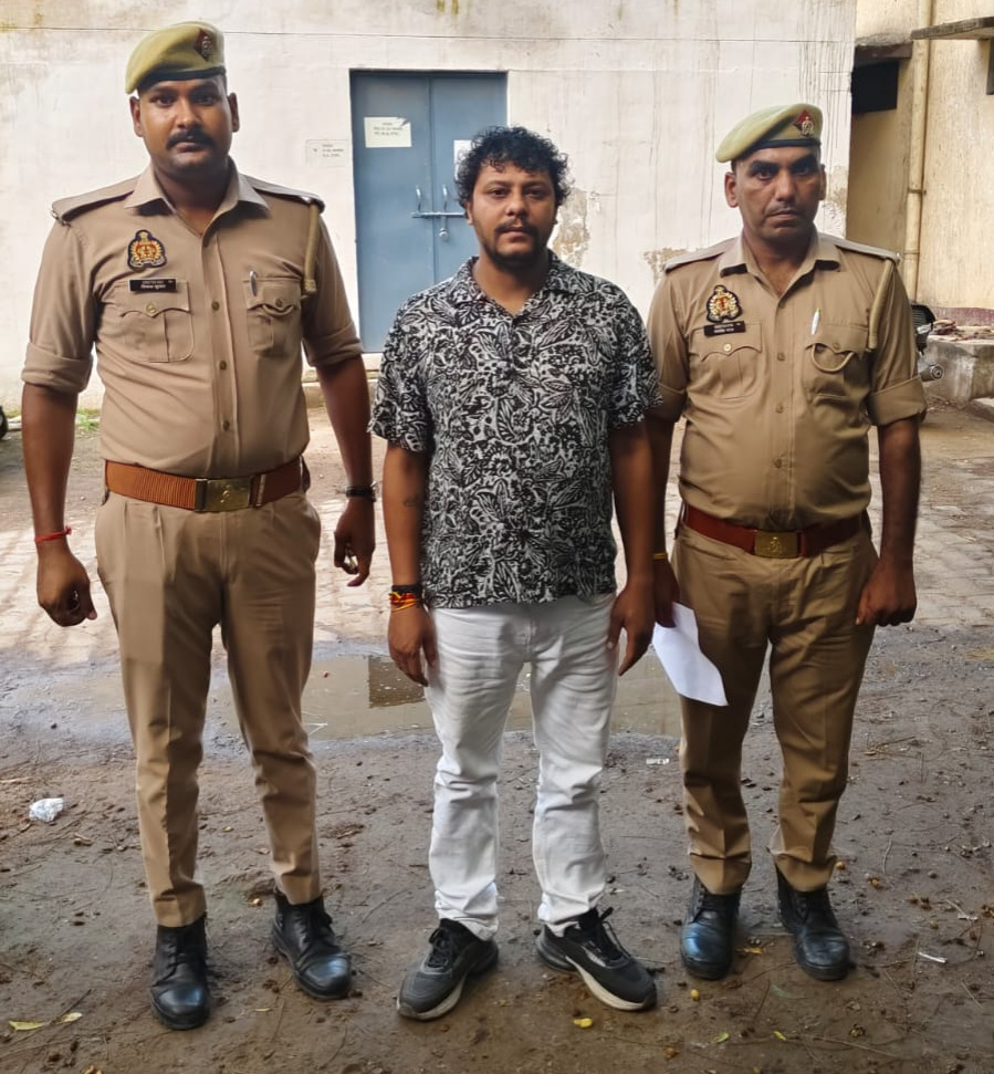 *उन्नाव पुलिस के हाथों चढ़ा, आदर्श निगम*