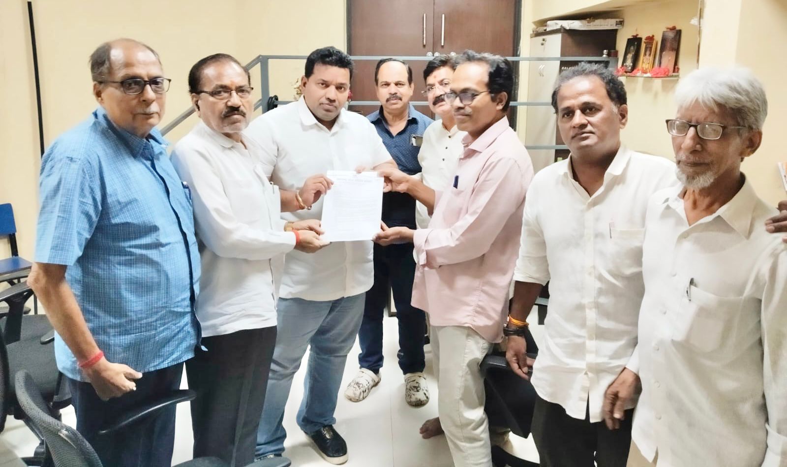 प्रियदर्शनी संकुल की दुर्दशा को लेकर भाजपा के विधायकों और नगरसेवकों पर भड़की जनता