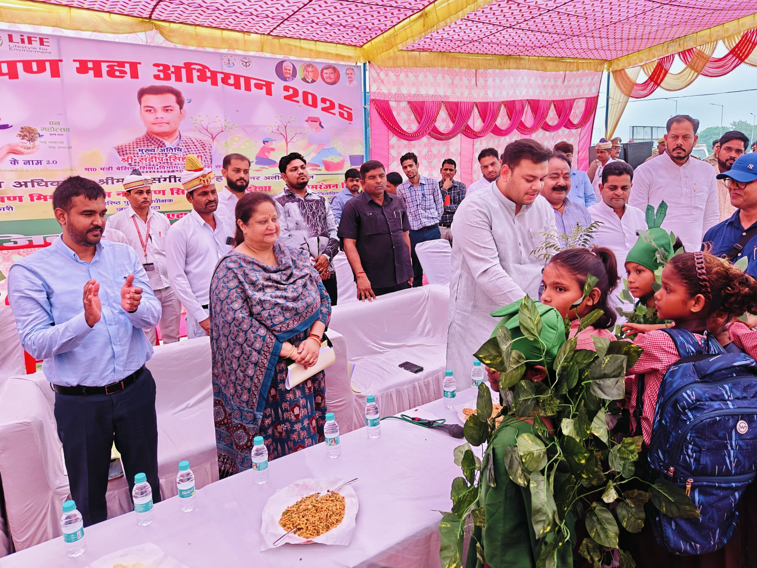 "एक पेड़ मां के नाम 2.0": एटा में एक दिन में 28 लाख से अधिक पौधों का महा अभियान, पर्यावरण संरक्षण की नई मिसाल