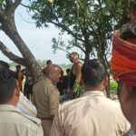 जौनपुर Big Breaking: पेड़ पर लटकी मिली युवक की लाश, आत्महत्या की आशंका