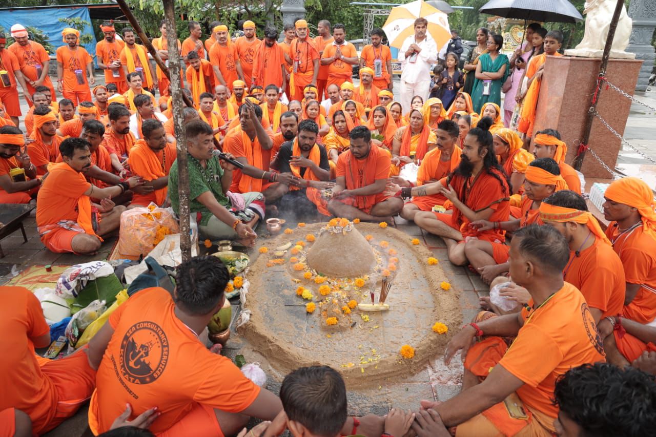 कांवड़ियों के हर-हर महादेव की जयघोष से गूंजा मुलुंड