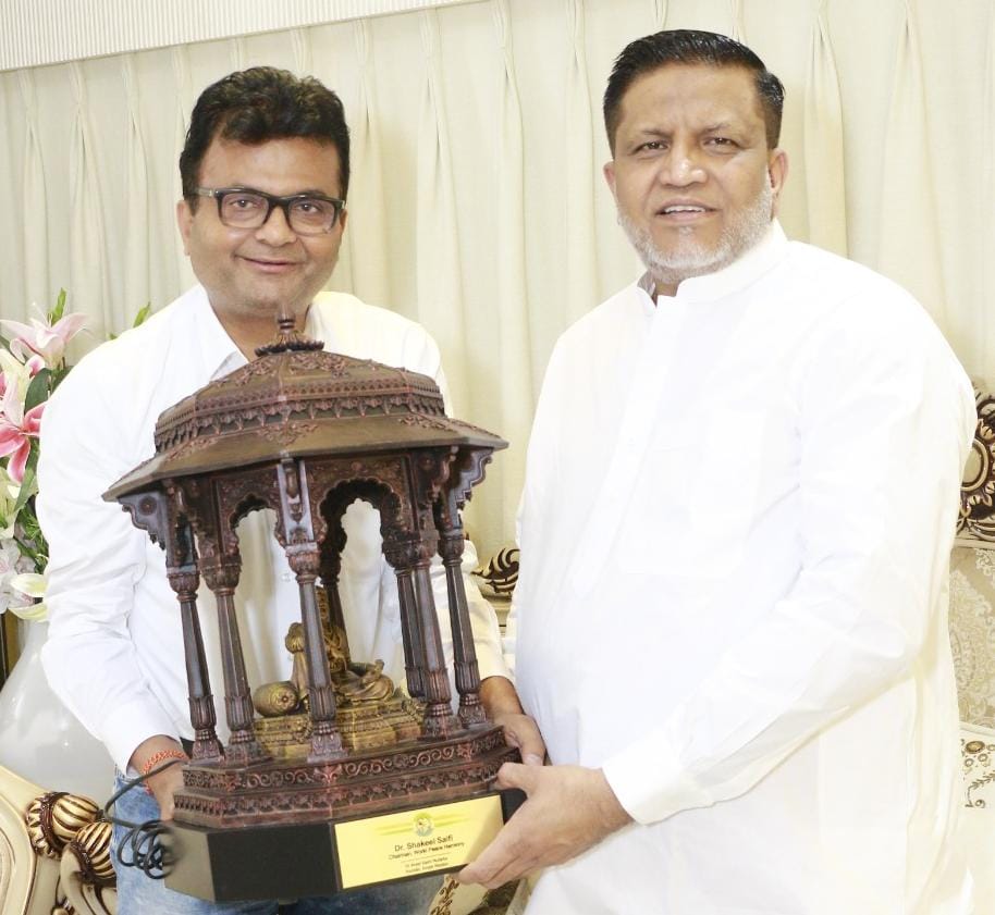 डॉ.अनील काशी मुरारका ने बेस्ट मुस्लिम लीडरशिप अवार्ड मिलने पर हाजी शकील सैफी को किया सम्मानित