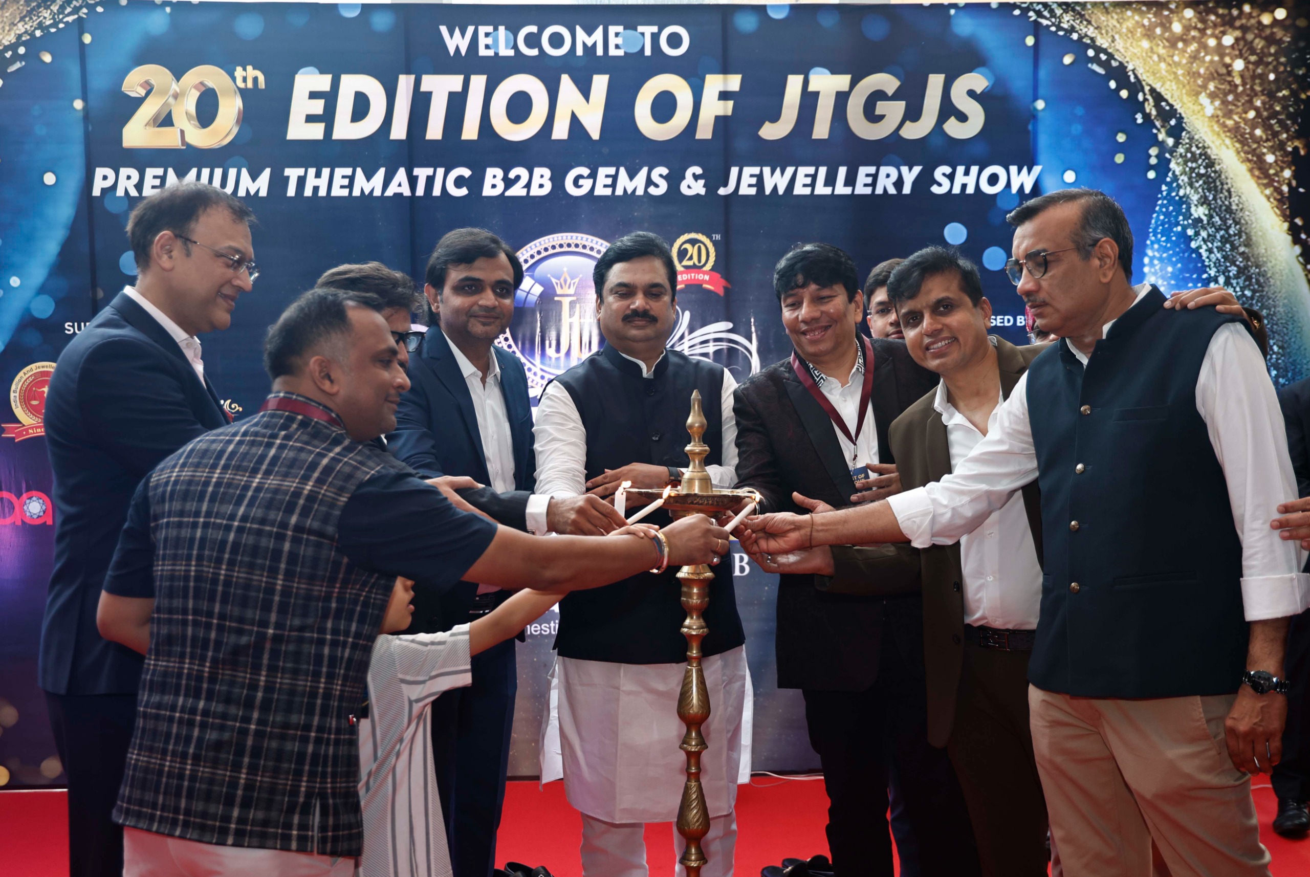 चीन को व्यापार में मात देने के लिए कारीगरों और जौहरियों को बनाना होगा सशक्त : राम शिंदे