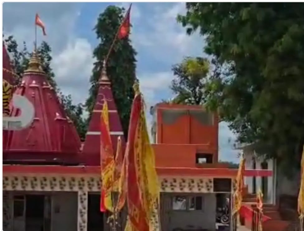 दुर्गा माता मन्दिर के महंत पर शिष्या ने दुश्कर्म करने का लगाया आरोप