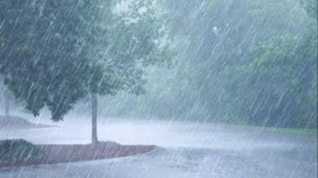 पुणे में भारी बारिश और रेड अलर्ट