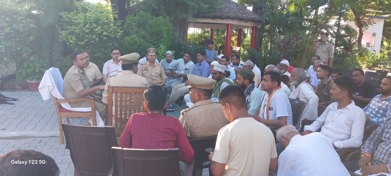 सीओ की अध्यक्षता मे नगर के सम्भ्रान्त व्यक्ति और पत्रकारों के साथ पीस कमेटी की हुई बैठक