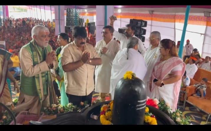 प्राचीन शिवमंदिर के पार्थिव शिवलिंग के महाभिषेक में शामिल हुए पूर्व केंद्रीय मंत्री