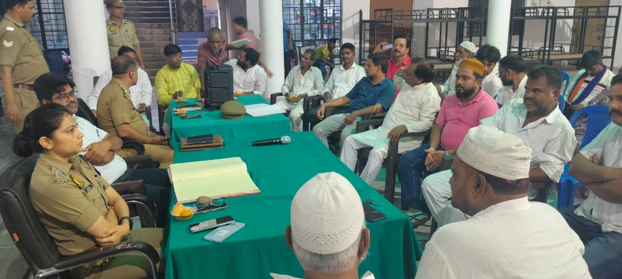 चेहल्लुम, जन्माष्टमी व 15 अगस्त मनाने को लेकर थाना परिसर में हुई बैठक