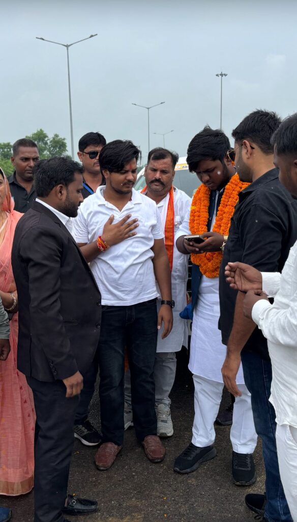 जौनपुर में राष्ट्रीय अध्यक्ष श्री गोपाल राय और प्रदेश अध्यक्ष श्री शिखर गुप्ता का भव्य स्वागत