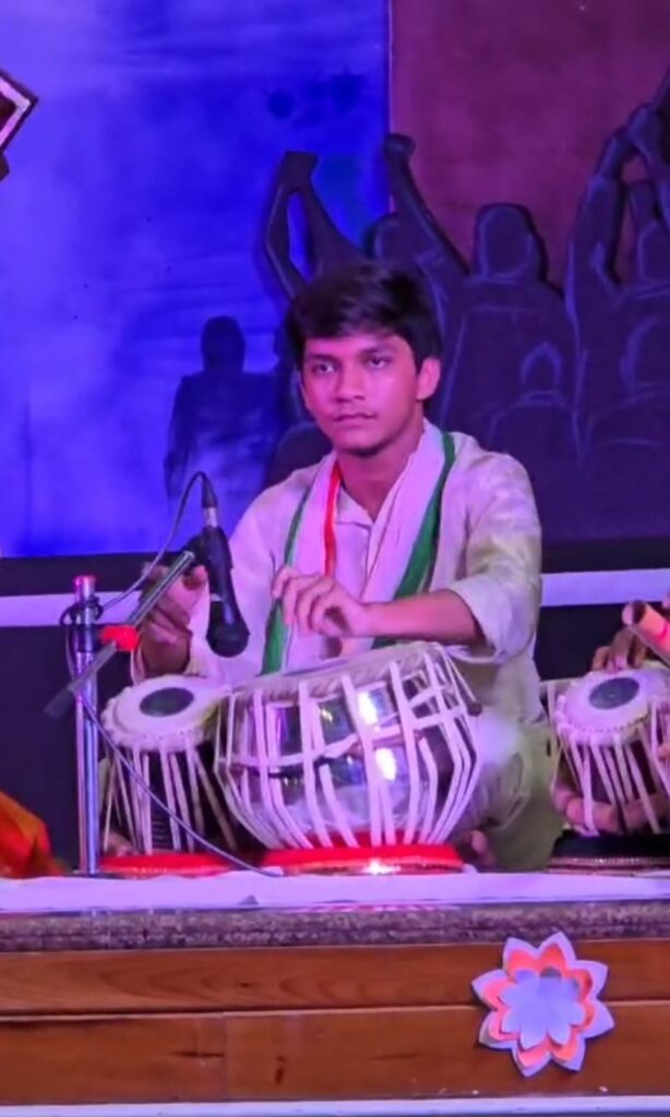 काशी में स्वतंत्रता दिवस समारोह: संत अतुलानंद स्कूल के छात्रों की मनमोहक प्रस्तुति