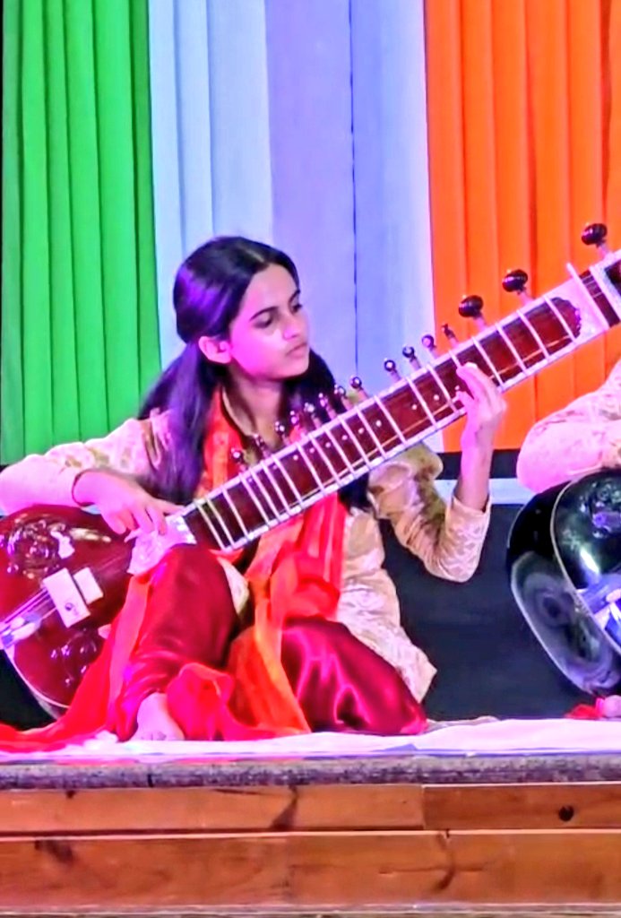 काशी में स्वतंत्रता दिवस समारोह: संत अतुलानंद स्कूल के छात्रों की मनमोहक प्रस्तुति