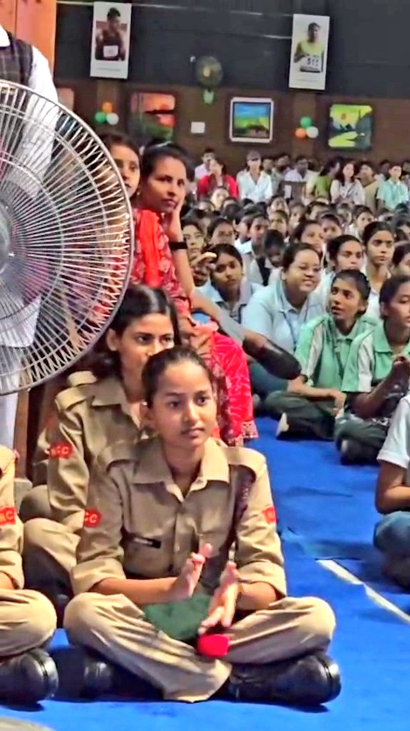 काशी में स्वतंत्रता दिवस समारोह: संत अतुलानंद स्कूल के छात्रों की मनमोहक प्रस्तुति