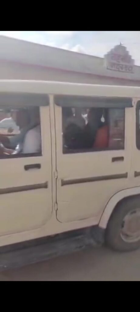 18 हजार की रिश्वत लेते विर्जीलेंन्स ने एसडीएम कोर्ट के पेशकार को रंगेहाथ पकड़ा ।