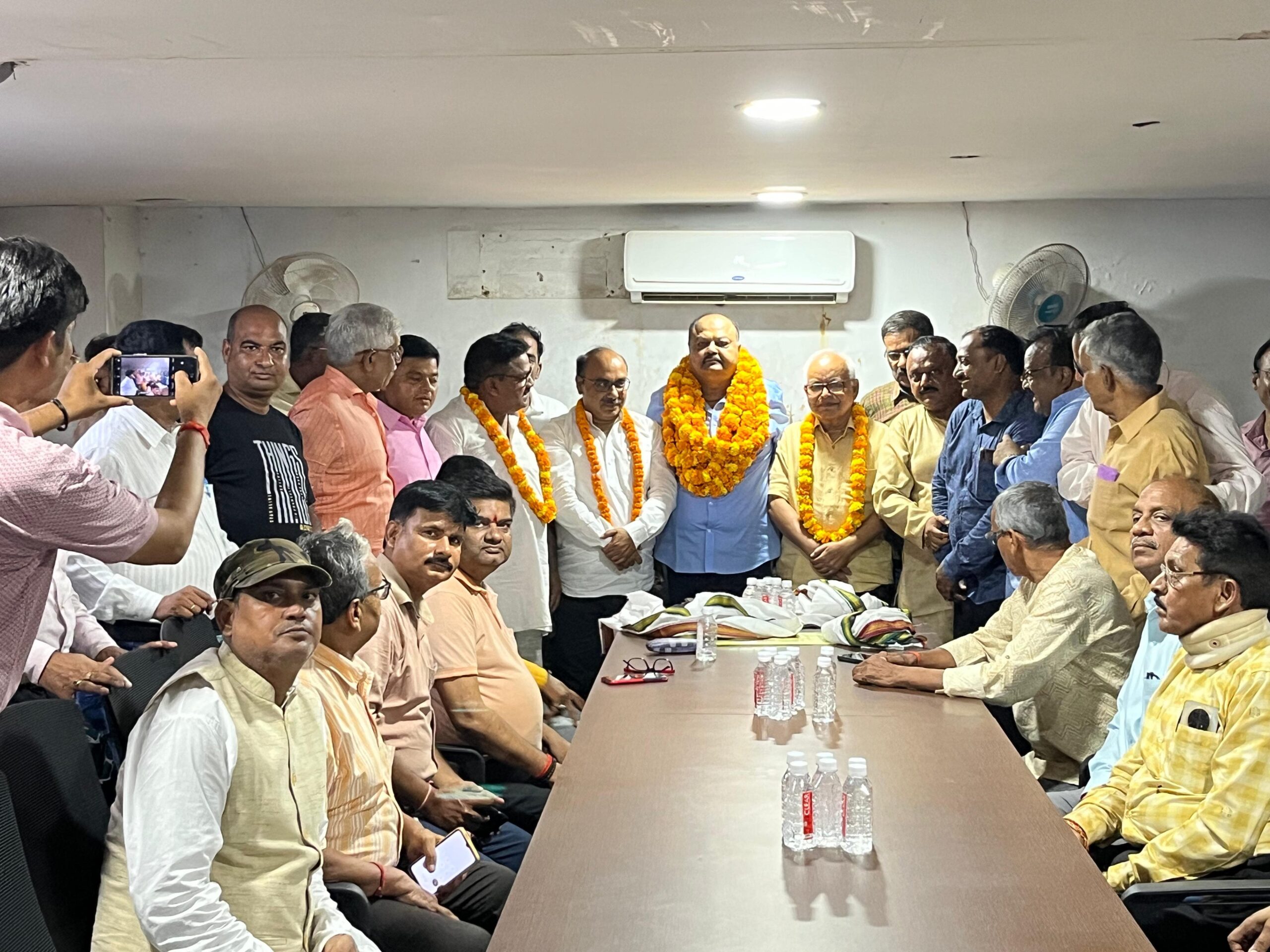 श्री चित्रगुप्त भगवान पूजन महासमिति जौनपुर के जिला अध्यक्ष बने वरिष्ठ समाजसेवी मनोज अग्रहरी 