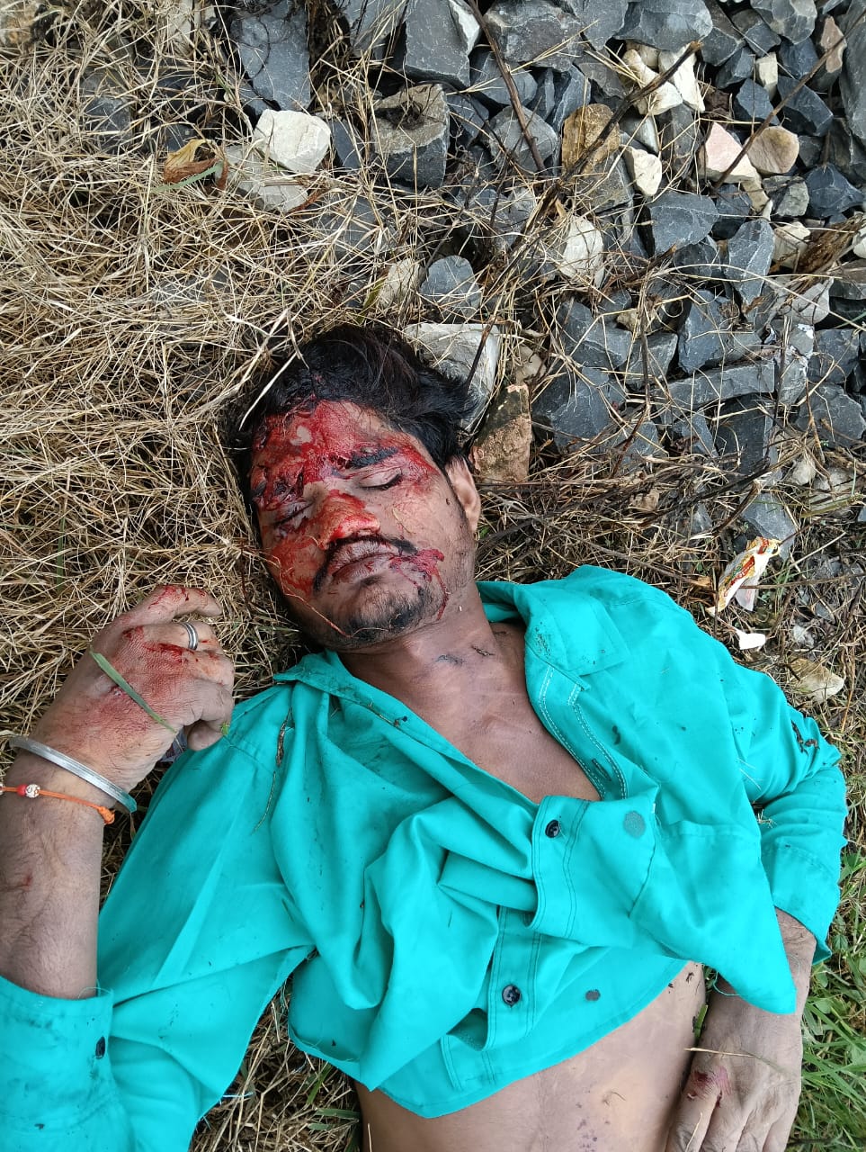 ट्रेन से गिरने से युवक की मौत