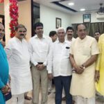 बप्पा का दर्शन करने घर-घर पहुंचे मोर्चा के जिलाध्यक्ष सुरेश सिंह