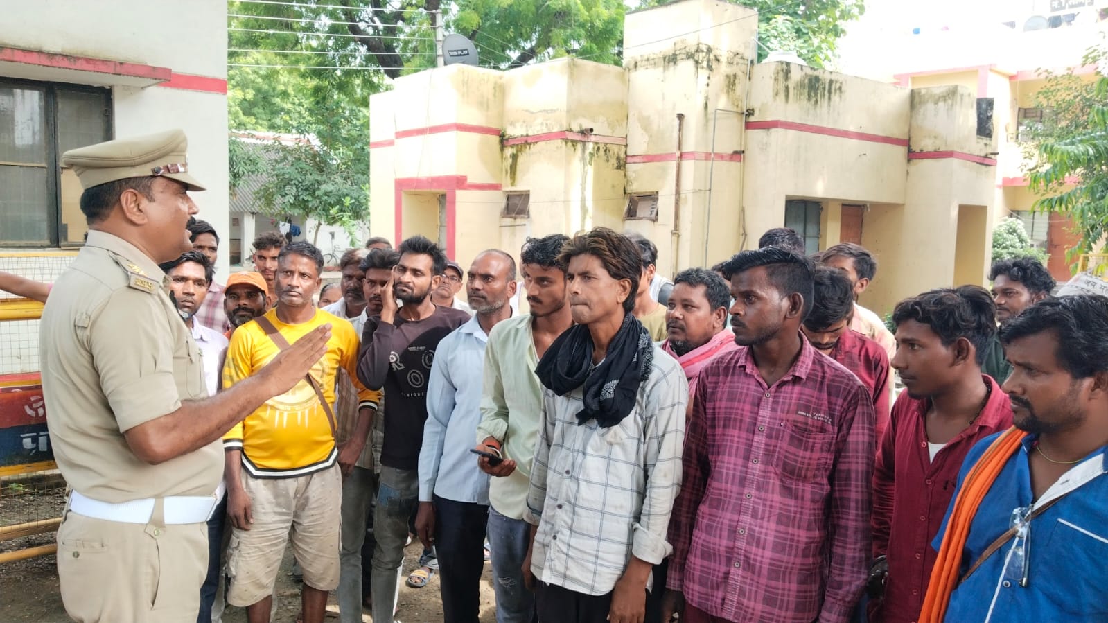 जौनपुर के यातायात प्रभारी के नेतृत्व में यातायात जागरूकता अभियान चला