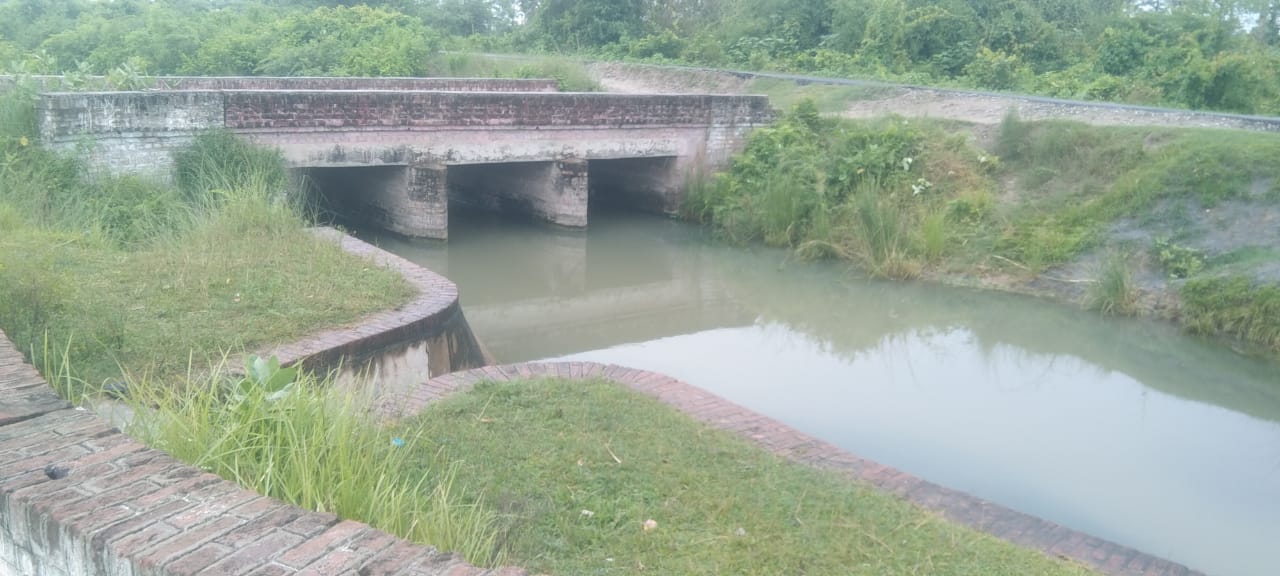 *सुहेली बैराज नहर विभाग की लापरवाही से किसान परेशान*