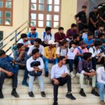 एससी-एसटी के छात्रों ने छात्रवृत्ति के लिए कुलपति कार्यालय पर दिया धरना